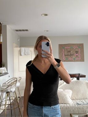 Black V-Neck Sleeve Top